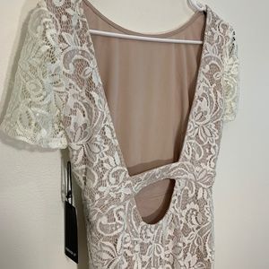 White/Cream Lace Sleeve Body Con Dress NWT